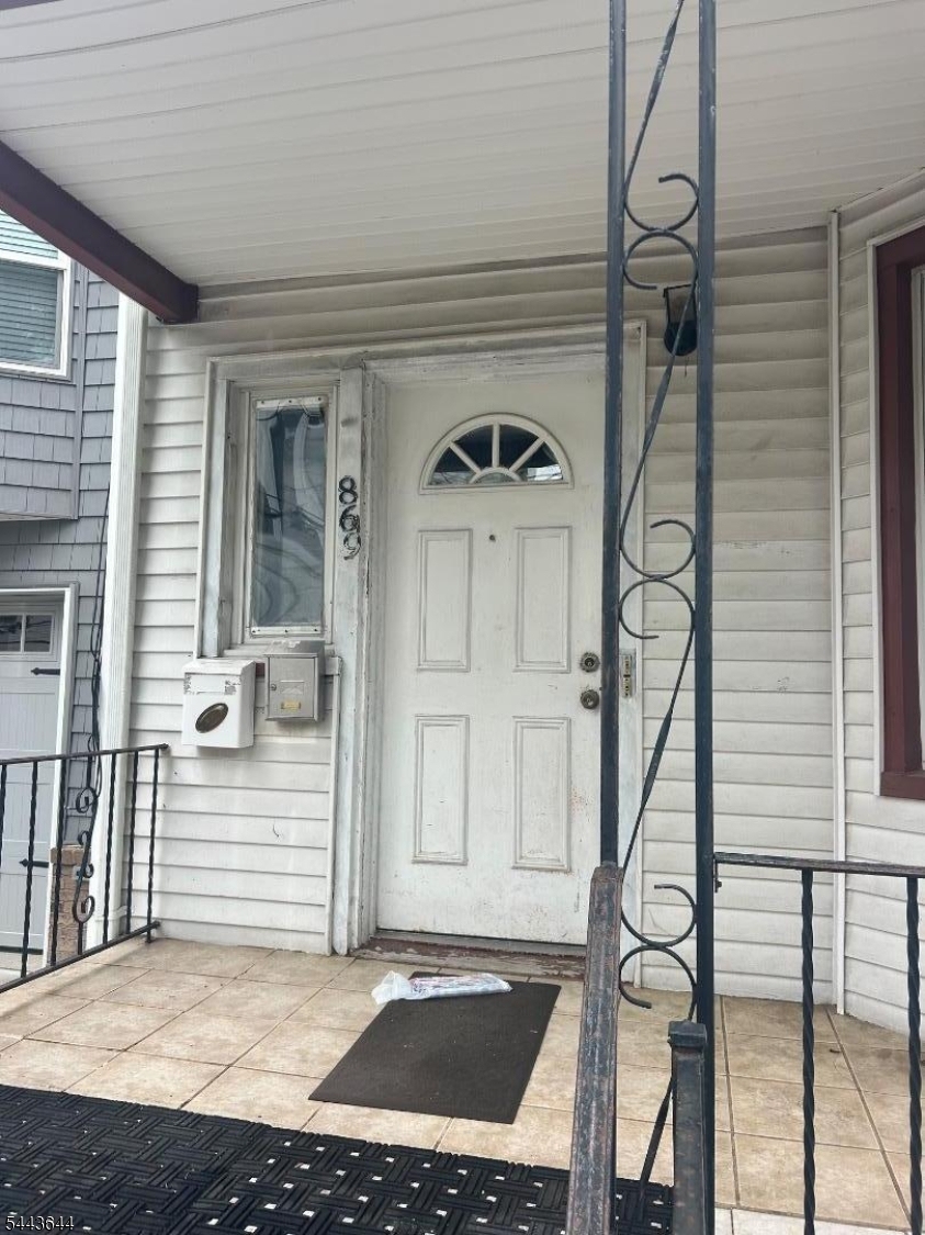 869 Clifton Ave Property Photo 6