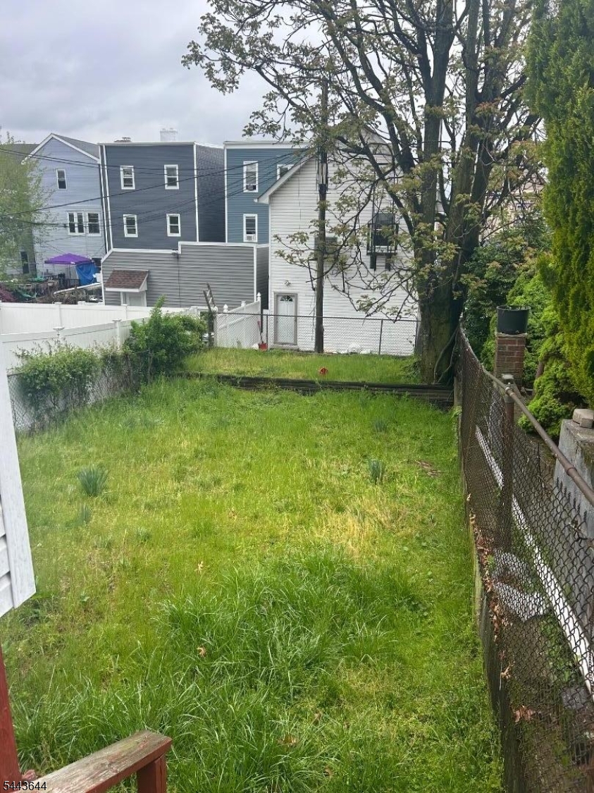 869 Clifton Ave Property Photo 7
