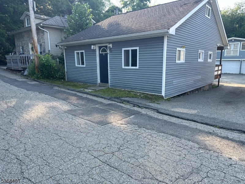 15 DIAMOND DR Property Photo 1