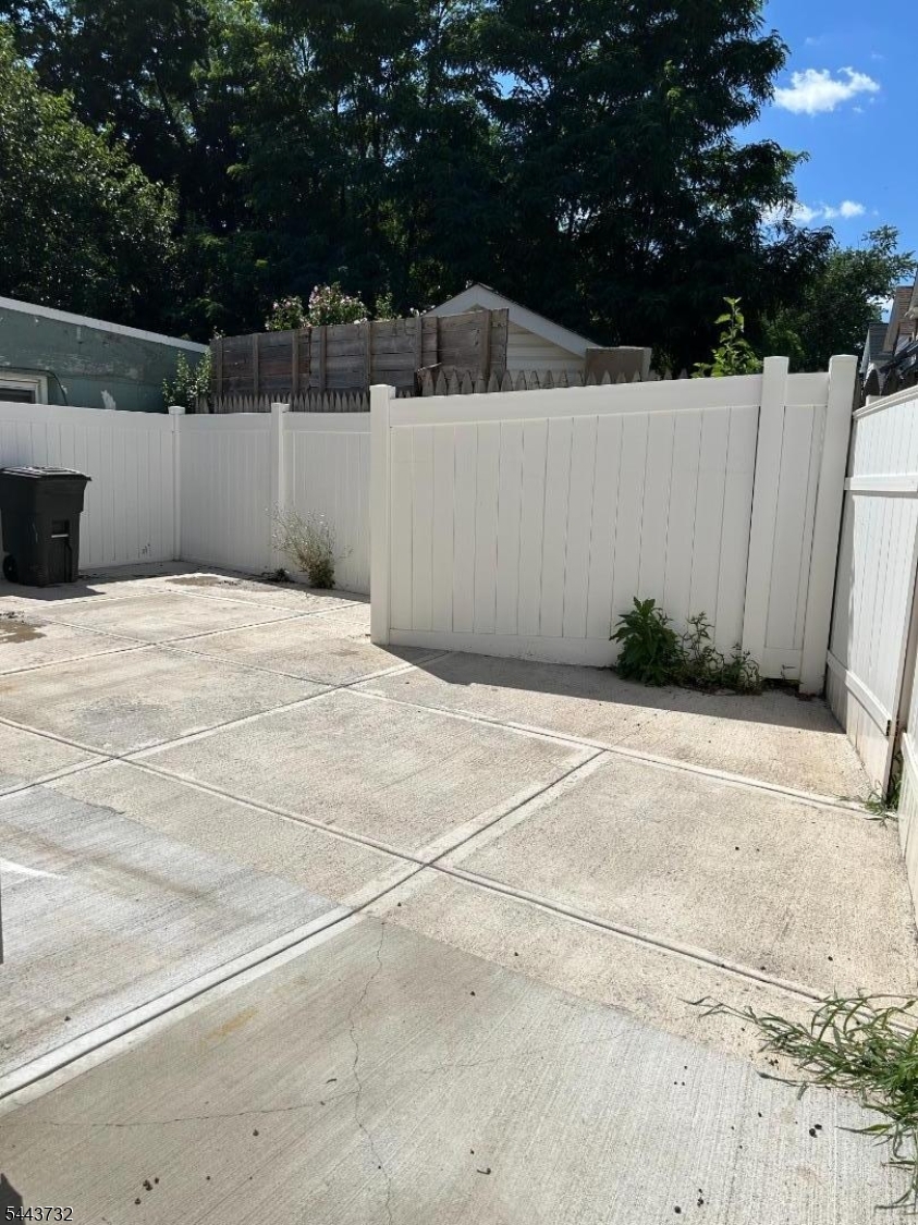 1170 Broad St Property Photo 4