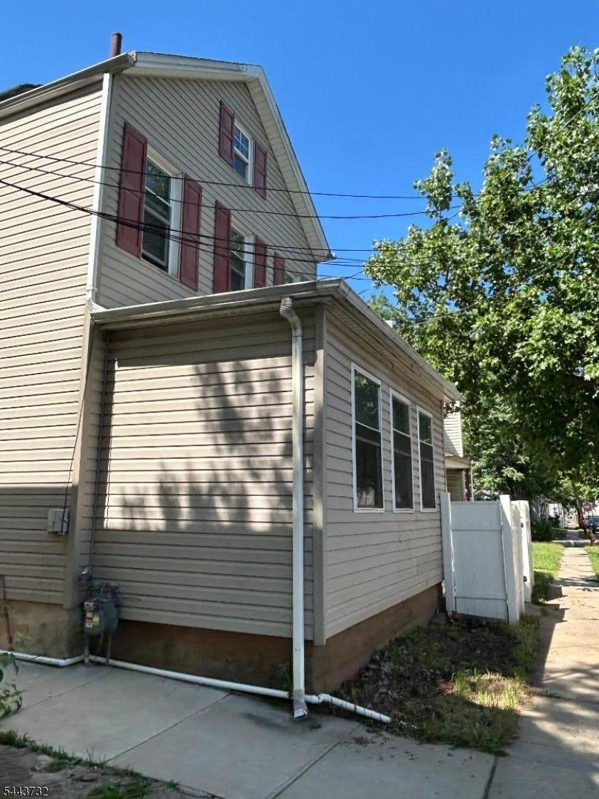 1170 Broad St Property Photo 5