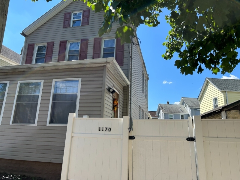 1170 Broad St Property Photo 6