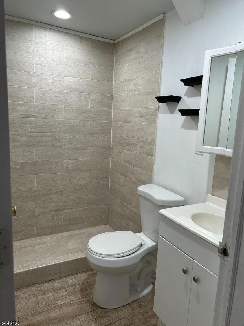 1170 Broad St Property Photo 7