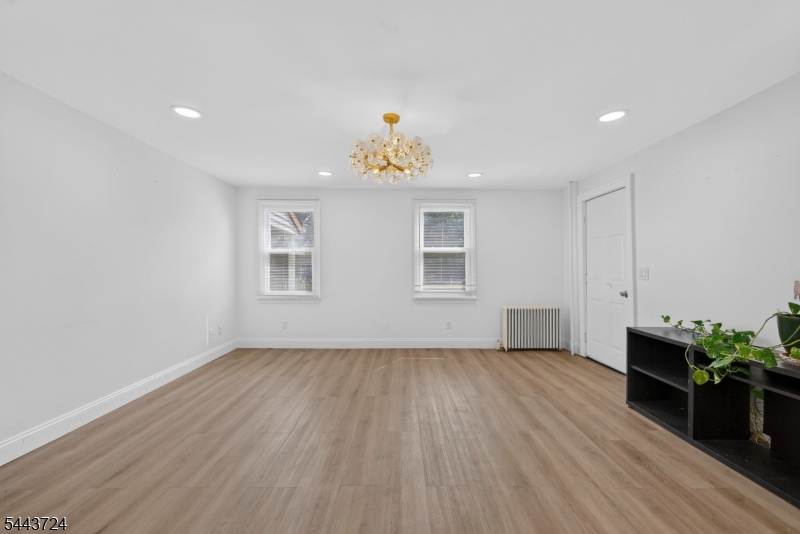 720 Ringwood Ave Property Photo 3