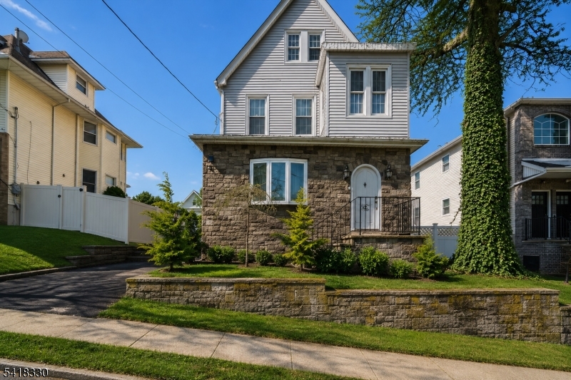 60 Stewart Ave Property Photo 1