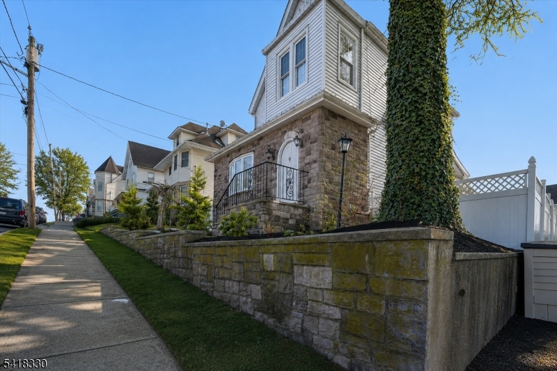 60 Stewart Ave Property Photo 3