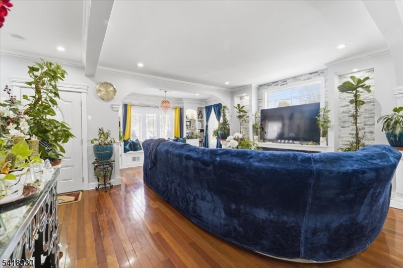60 Stewart Ave Property Photo 6