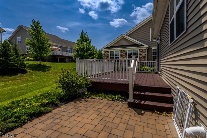 96 Van Cleef Dr Property Photo 43