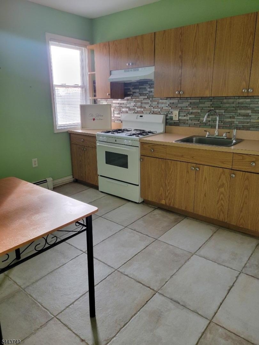 44 King St Apt 3 Property Photo 2