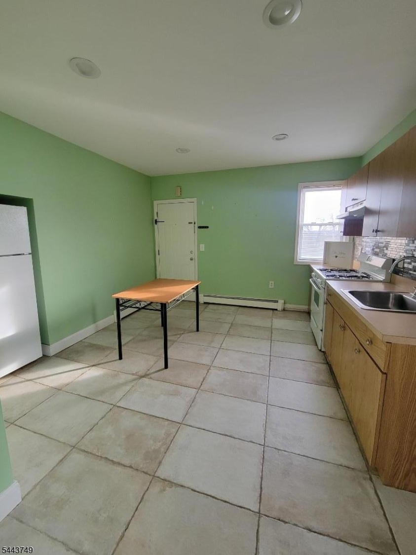 44 King St Apt 3 Property Photo 3