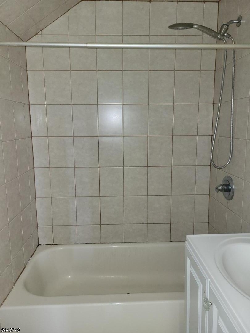 44 King St Apt 3 Property Photo 4