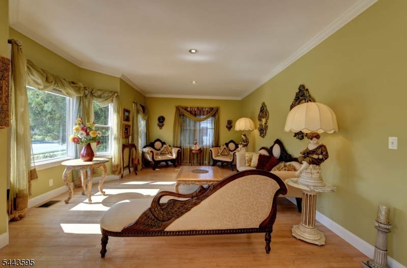 66 Boulevard Property Photo 6