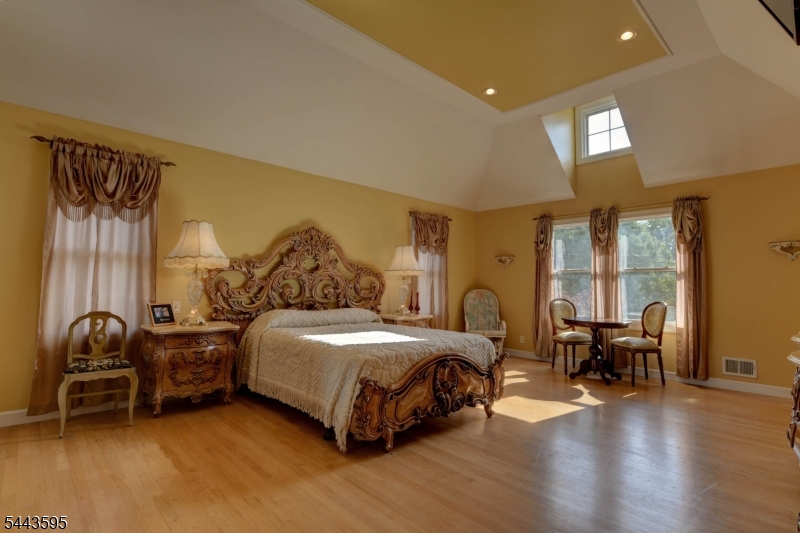 66 Boulevard Property Photo 25