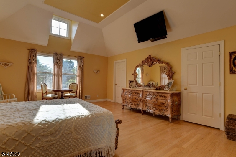 66 Boulevard Property Photo 27