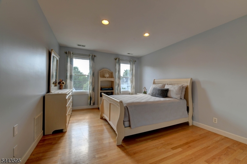 66 Boulevard Property Photo 31