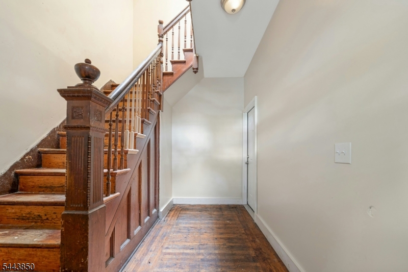 46 Seymour Ave Property Photo 2