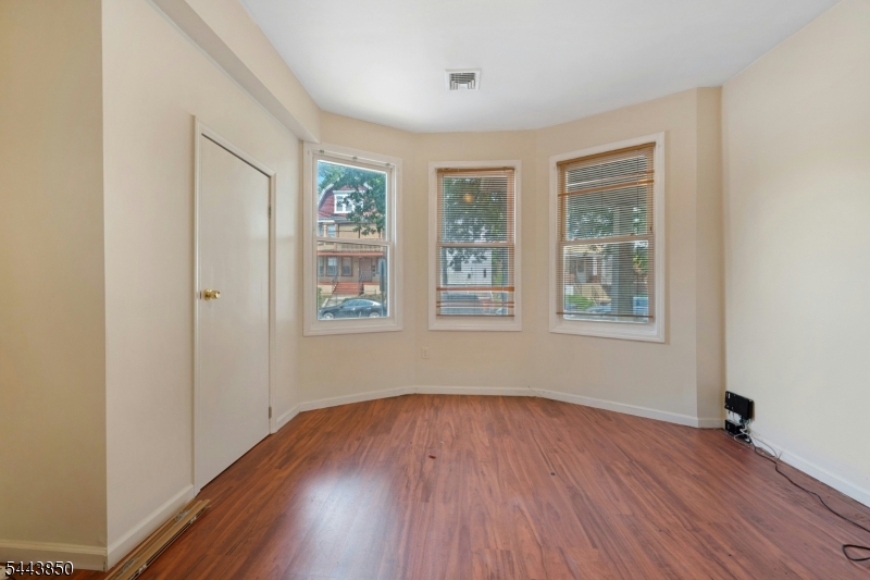 46 Seymour Ave Property Photo 3