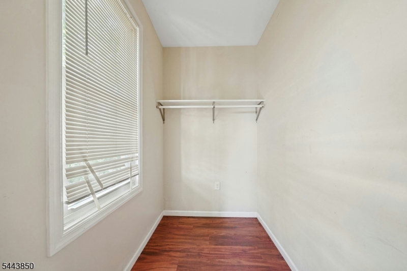 46 Seymour Ave Property Photo 6
