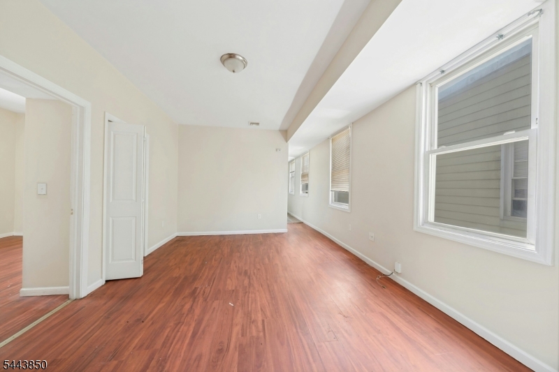 46 Seymour Ave Property Photo 7