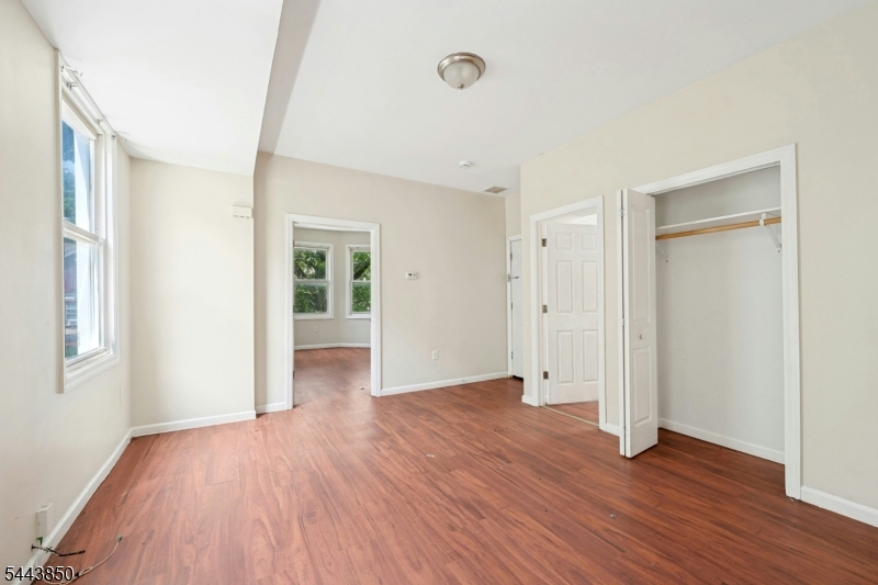 46 Seymour Ave Property Photo 8