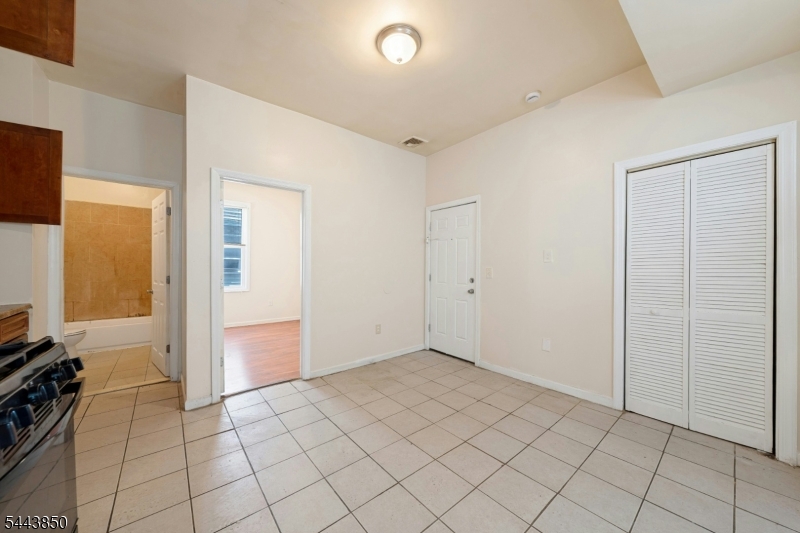 46 Seymour Ave Property Photo 10