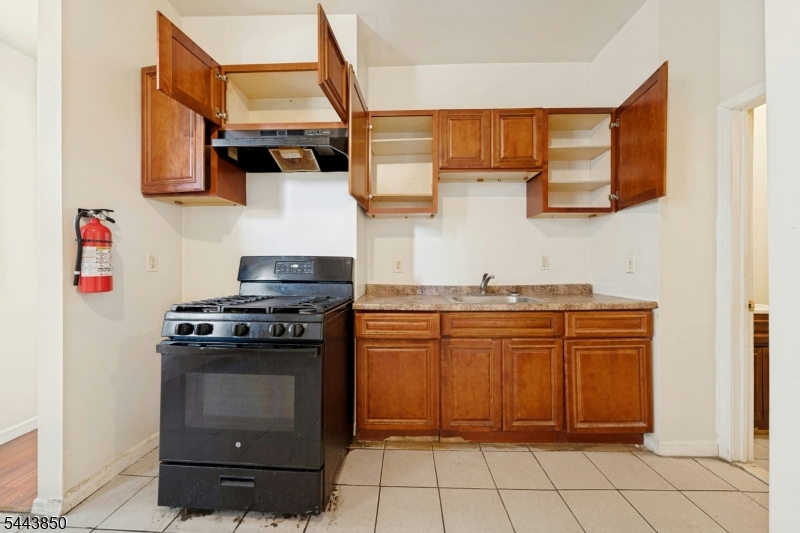 46 Seymour Ave Property Photo 12