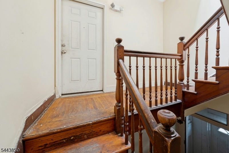 46 Seymour Ave Property Photo 14