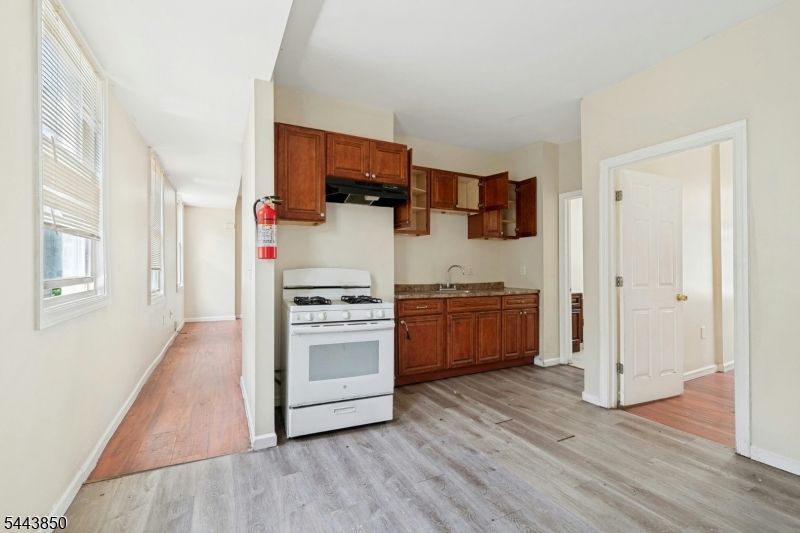 46 Seymour Ave Property Photo 15