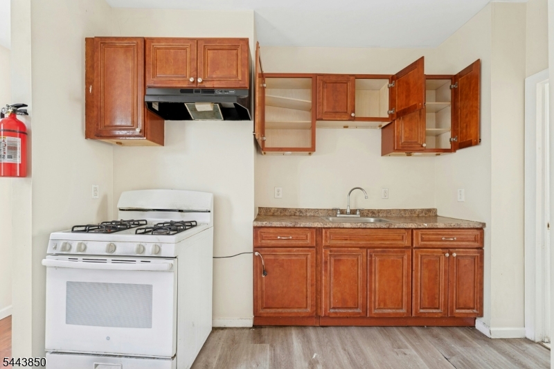 46 Seymour Ave Property Photo 16