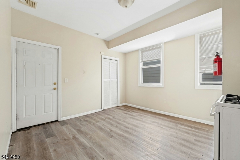 46 Seymour Ave Property Photo 17