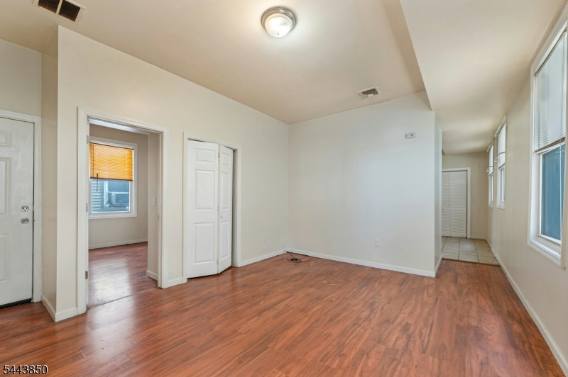 46 Seymour Ave Property Photo 18