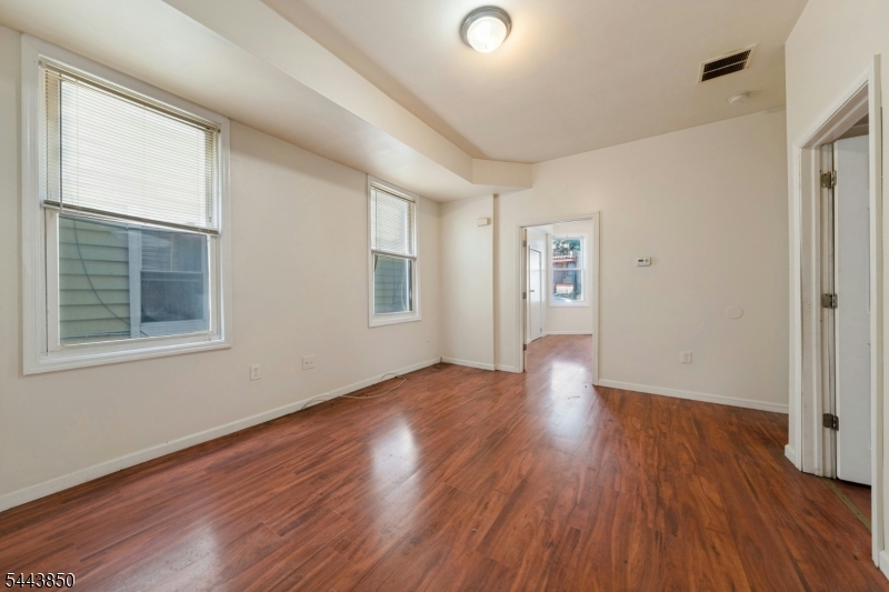 46 Seymour Ave Property Photo 19