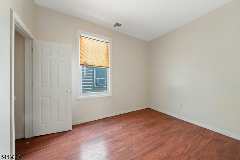 46 Seymour Ave Property Photo 20