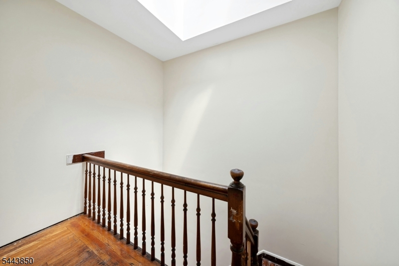 46 Seymour Ave Property Photo 23