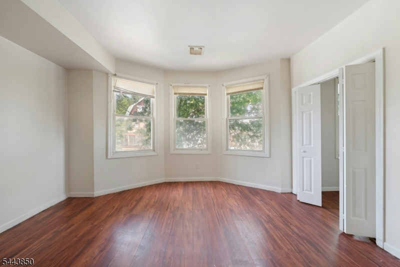 46 Seymour Ave Property Photo 25