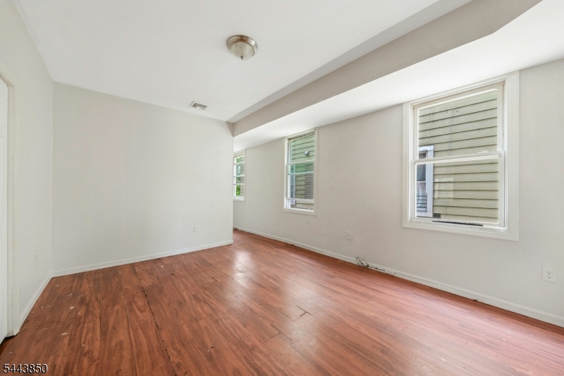 46 Seymour Ave Property Photo 28