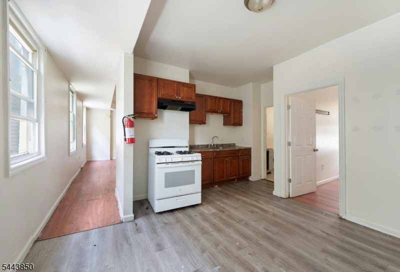 46 Seymour Ave Property Photo 30