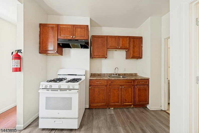 46 Seymour Ave Property Photo 31