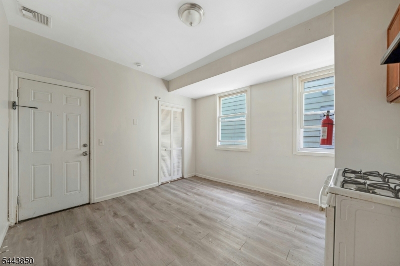 46 Seymour Ave Property Photo 32