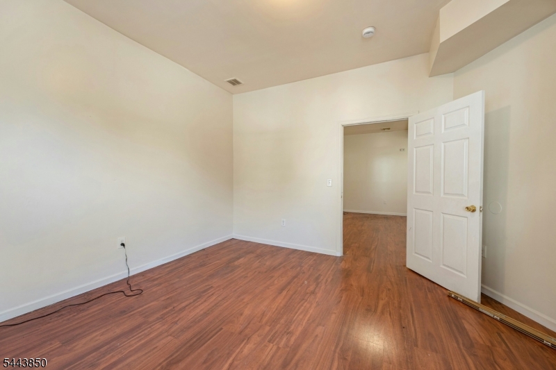 46 Seymour Ave Property Photo 33