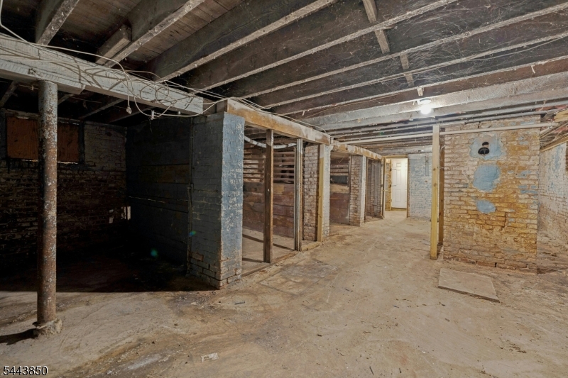 46 Seymour Ave Property Photo 38