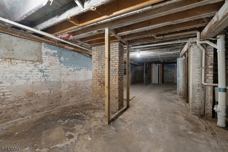 46 Seymour Ave Property Photo 40