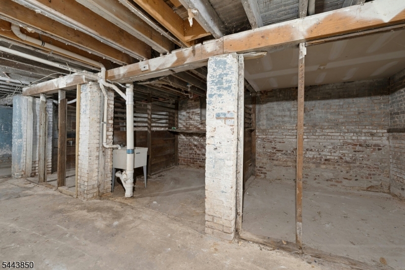 46 Seymour Ave Property Photo 41