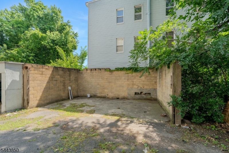 46 Seymour Ave Property Photo 43