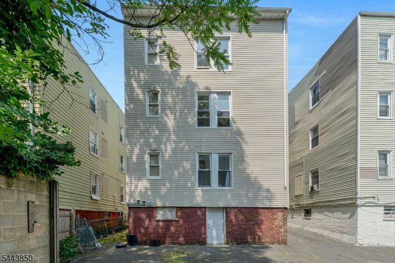 46 Seymour Ave Property Photo 44