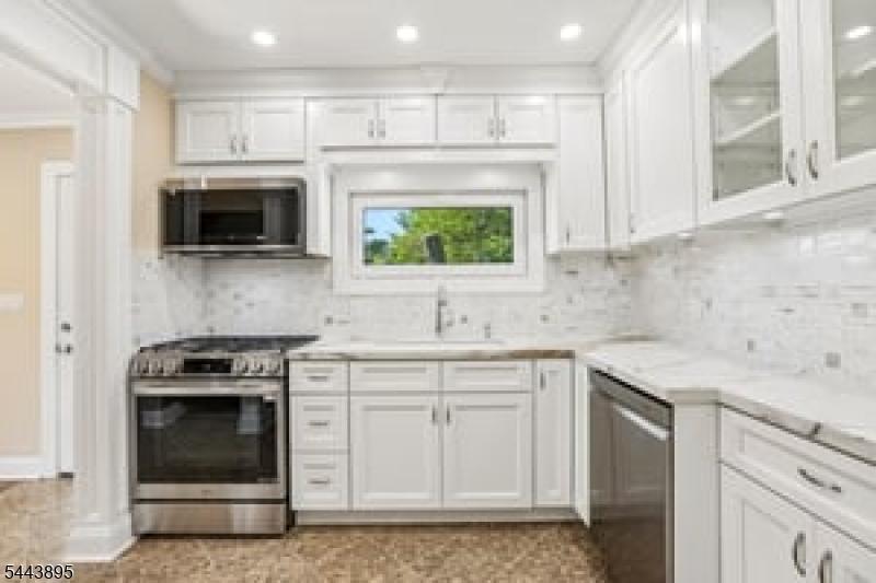 50 Lincoln Pl Property Photo 8