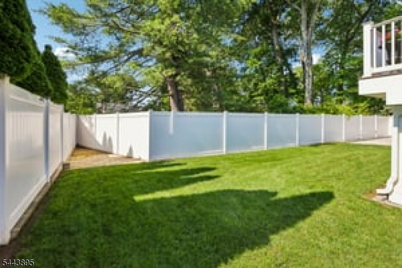 50 Lincoln Pl Property Photo 10