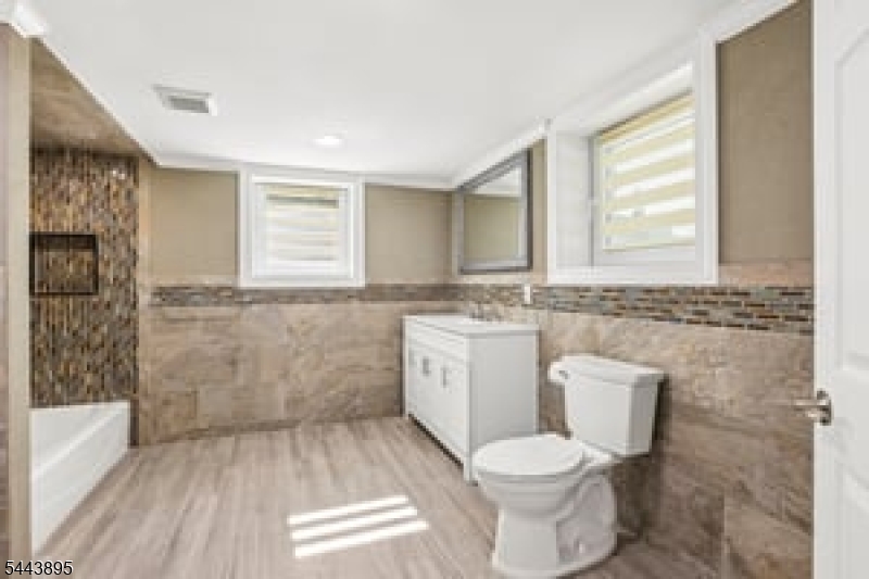 50 Lincoln Pl Property Photo 13