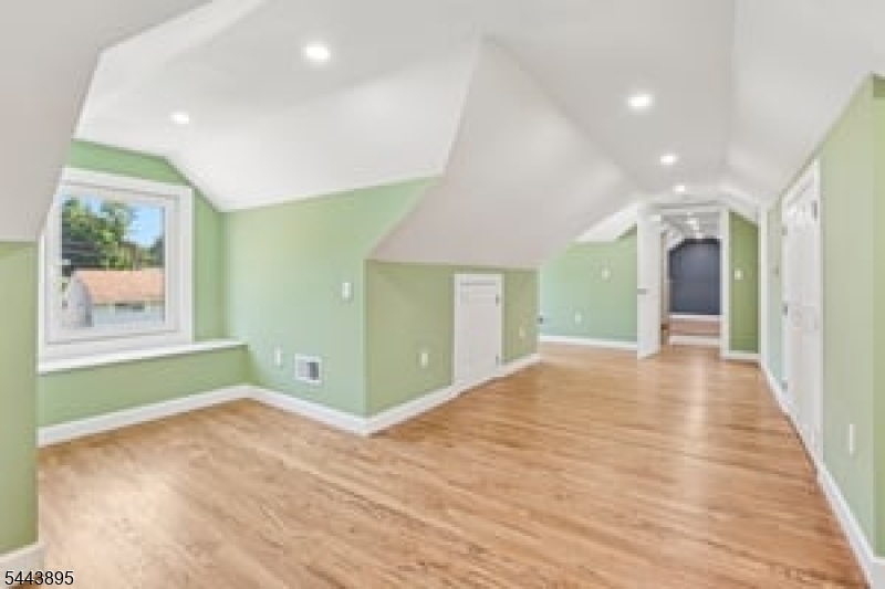 50 Lincoln Pl Property Photo 16