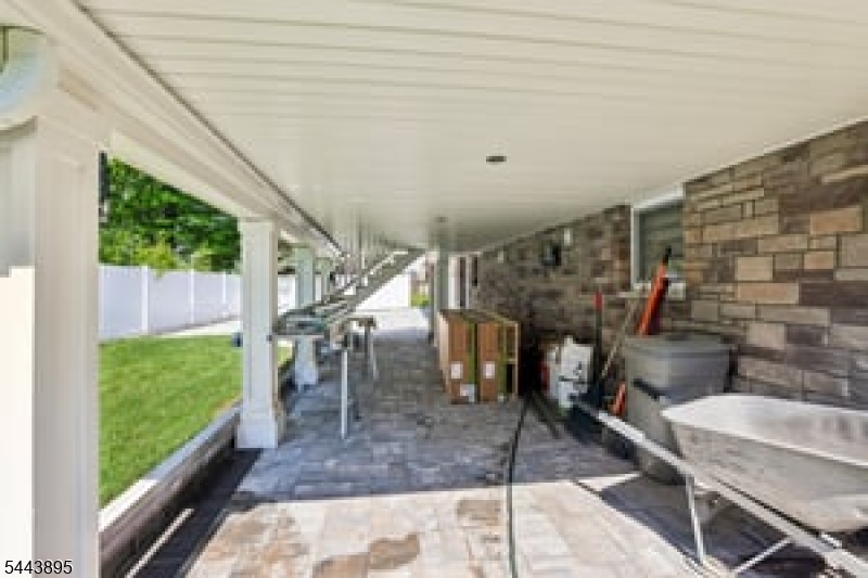 50 Lincoln Pl Property Photo 19